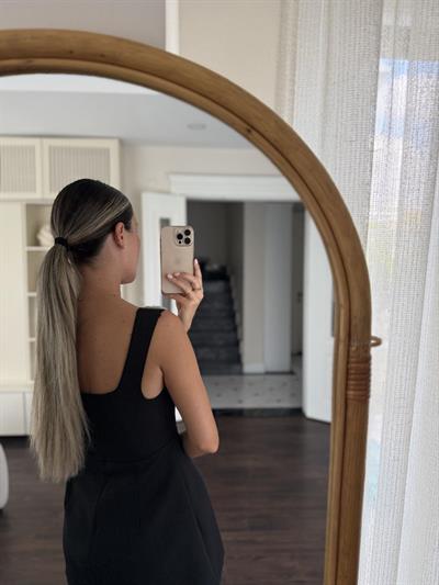 Beyaz Çiçek Detaylı Siyah Elbise