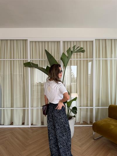 Beyaz Şal Desenli Lacivert Pantolon