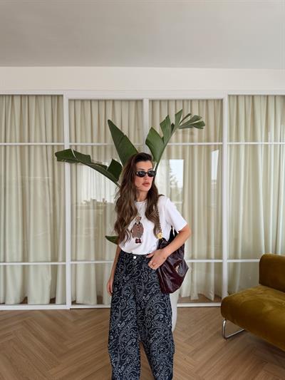 Beyaz Şal Desenli Lacivert Pantolon