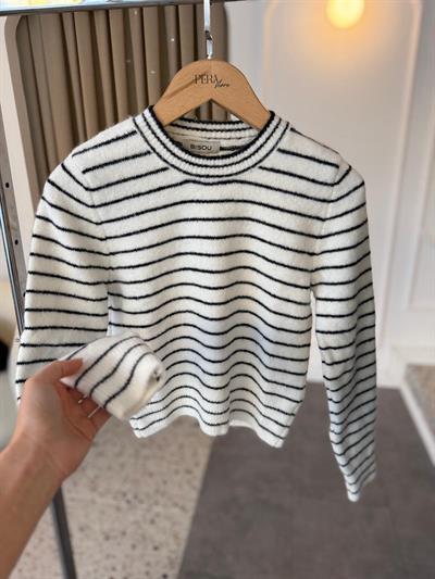 Bisiklet Yaka Çizgili Ekru Kazak