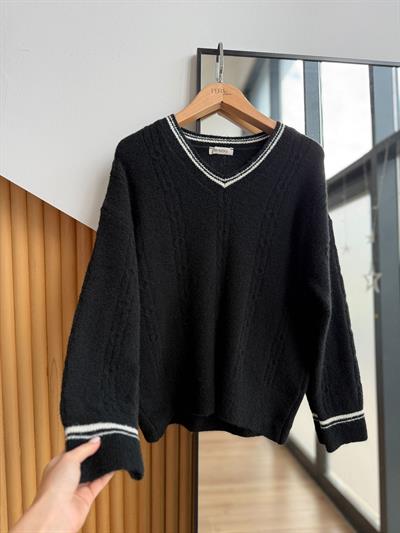 Biyeli V Yaka Siyah Dokulu  Kazak