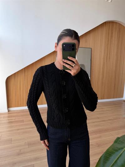 Boncuk Çiçek Düğmeli Saç Örgülü Siyah Hırka