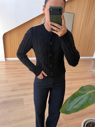 Boncuk Çiçek Düğmeli Saç Örgülü Siyah Hırka