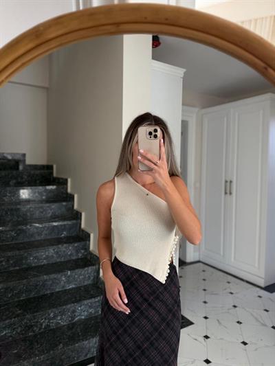 Boncuk Detaylı Kolsuz Taş Rengi Triko Bluz