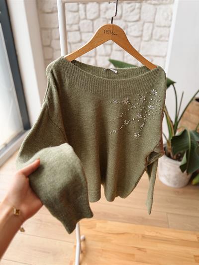 Boncuk Taşlı Kayık Yaka Yeşil Kazak