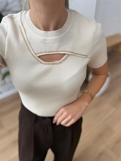 Boncuk Ve Göğüs Dekolteli Ekru Triko