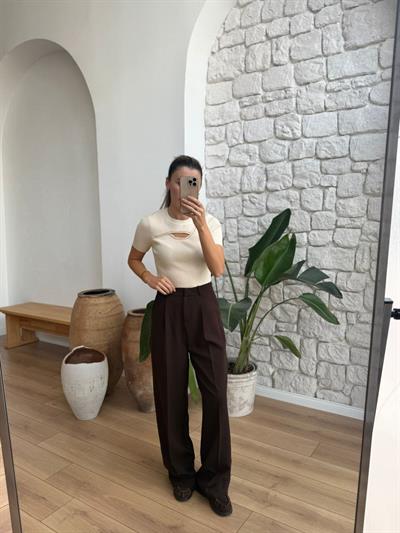 Boncuk Ve Göğüs Dekolteli Ekru Triko