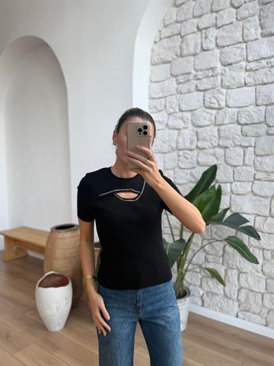 Boncuk Ve Göğüs Dekolteli Siyah  Triko