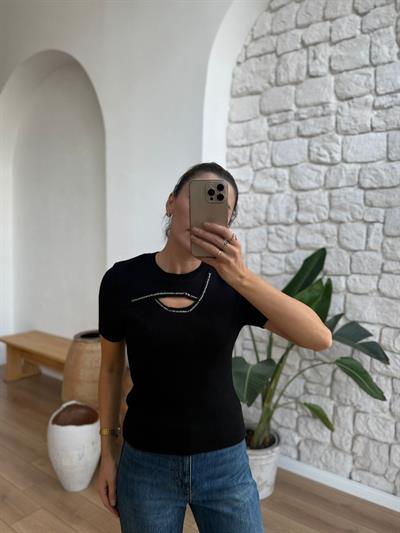 Boncuk Ve Göğüs Dekolteli Siyah  Triko