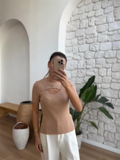 Boncuk Ve Göğüs Dekolteli Sütlü Kahve  Triko