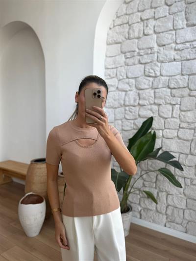 Boncuk Ve Göğüs Dekolteli Sütlü Kahve  Triko