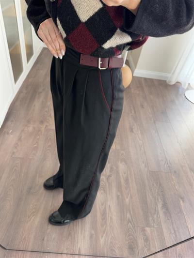 Bordo Biyeli Kendinden Kemerli Siyah Kumaş Pantolon 