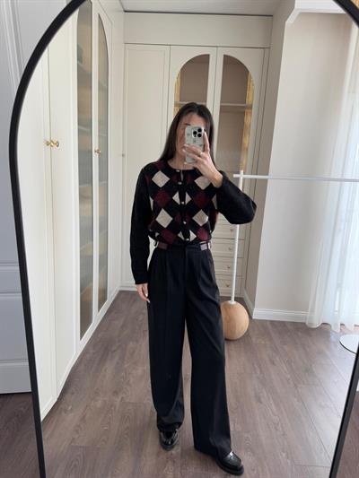 Bordo Biyeli Kendinden Kemerli Siyah Kumaş Pantolon 