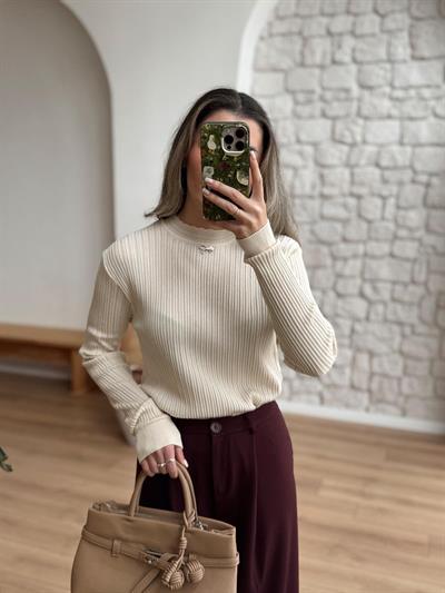 Broş Detaylı Ekru Simli Bluz