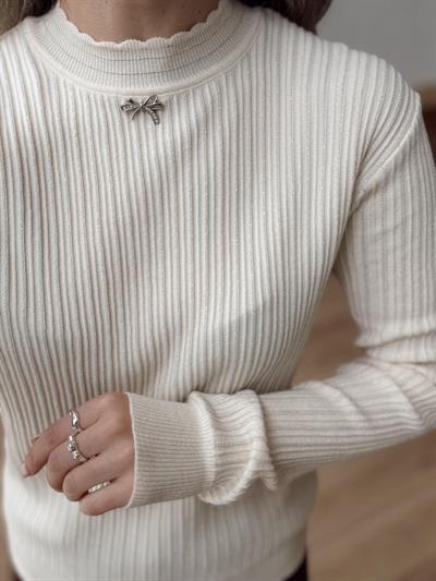 Broş Detaylı Ekru Simli Bluz