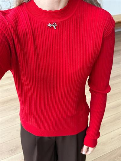 Broş Detaylı Kırmızı Simli Bluz