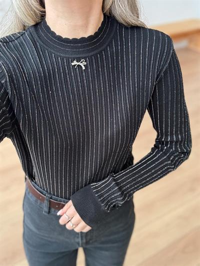 Broş Detaylı Siyah Simli Bluz