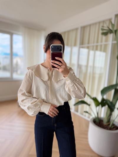 Büyük Yakalı Ekru Çizgili Krem Gömlek