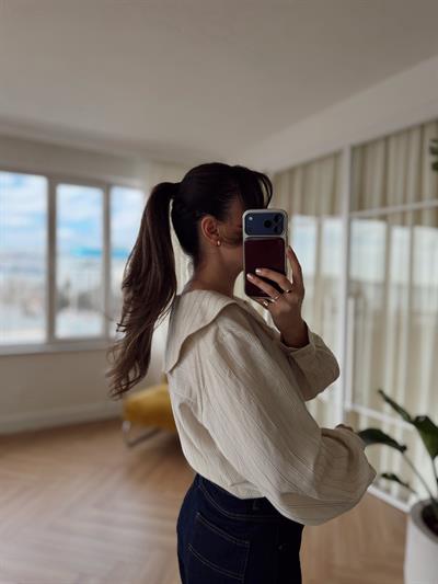 Büyük Yakalı Ekru Çizgili Krem Gömlek