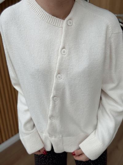 Çapraz Düğmeli Krem Rengi Hırka