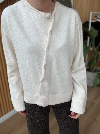 Çapraz Düğmeli Krem Rengi Hırka