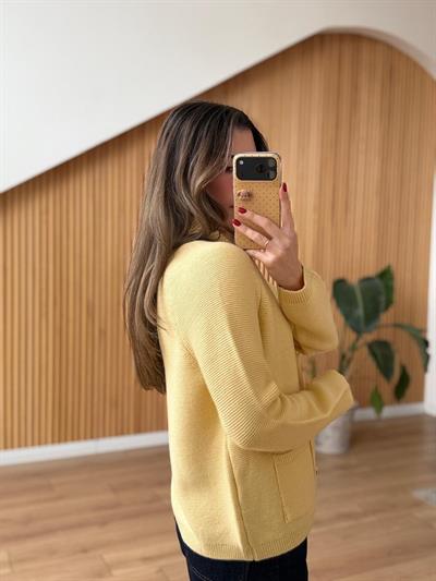 Cepli Düğmeli Sarı Hırka