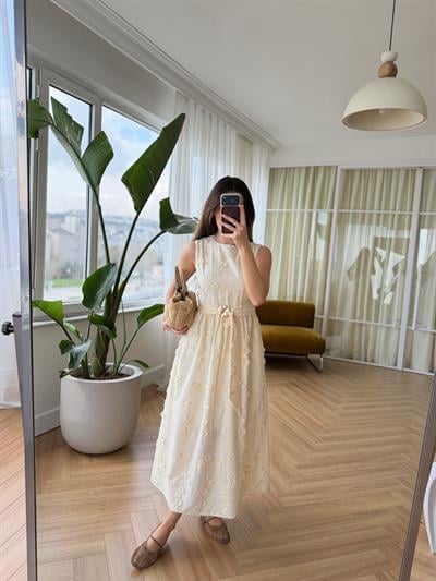 Çiçek Aplikeli Gold Tokalı Elbise