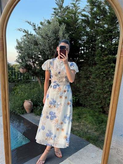 Çiçek Aplikeli Mavi Desenli Elbise