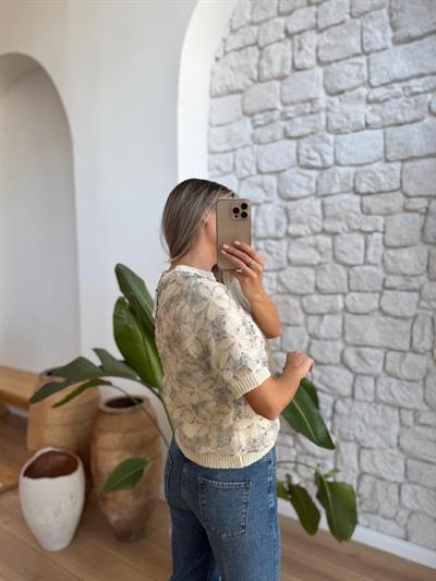 Çiçek Aplikeli Mavi Nakışlı Triko Bluz