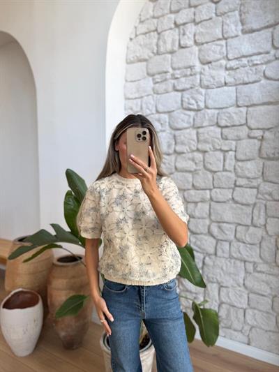 Çiçek Aplikeli Mavi Nakışlı Triko Bluz