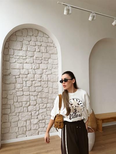 Çiçek Nakışlı Baskılı Sweatshirt