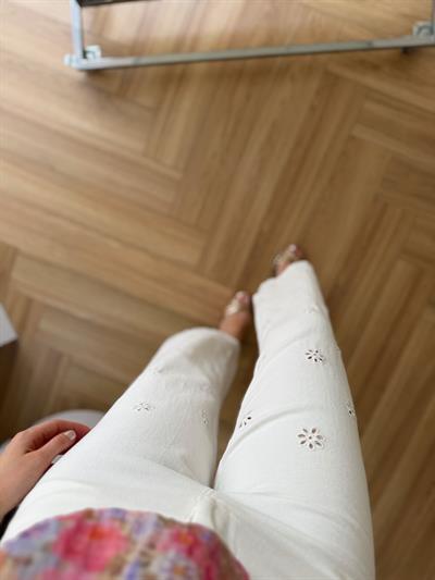 Çiçek Nakışlı Ekru Pantolon