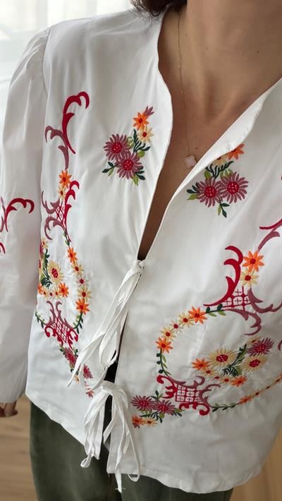 Çiçek Nakışlı Poplin Gömlek