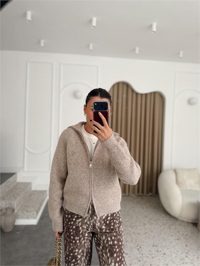 Çift Fermuarlı Broş Detaylı Bej Hırka