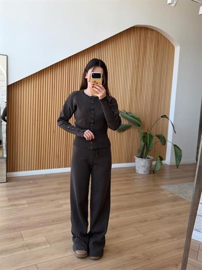 Çıt Çıt Düğmeli Kahverengi Triko Takım 