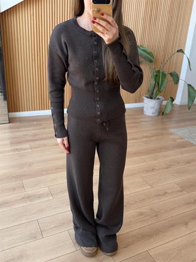 Çıt Çıt Düğmeli Kahverengi Triko Takım 