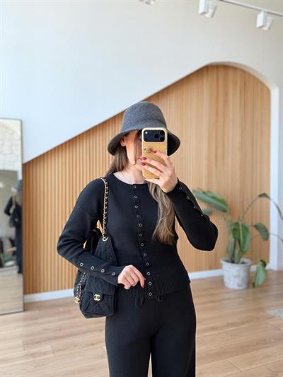 Çıt Çıt Düğmeli Siyah Triko Takım 