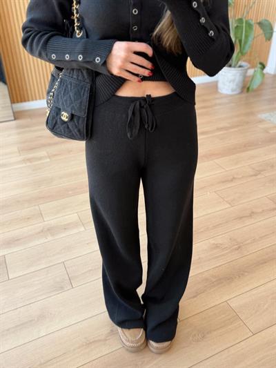 Çıt Çıt Düğmeli Siyah Triko Takım 