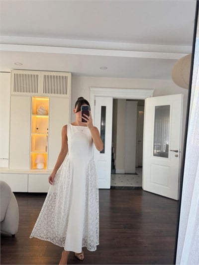 Dantel Detaylı Beyaz Elbise