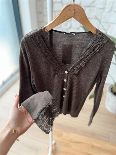 Dantel Detaylı Kahverengi Triko Hırka