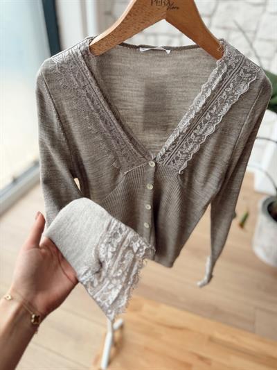 Dantel Detaylı Vizon Triko Hırka