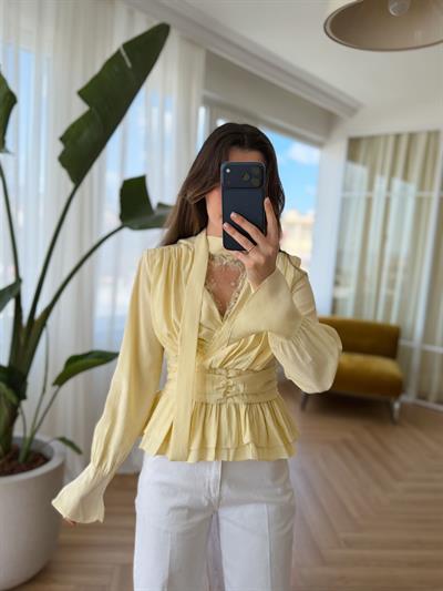 Dantelli Fularlı Sarı Tensel Bluz