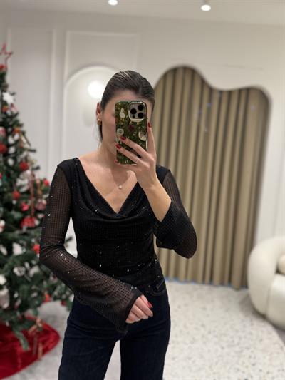 Kayık Yaka Taşlı Tül Bluz