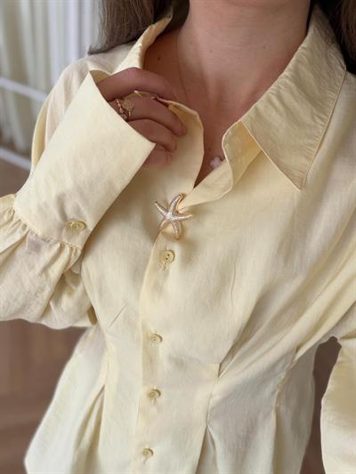 Deniz Yıldızı Broş Detaylı Sarı Gömlek