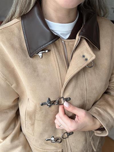 Deri Yakalı Bej Kaban