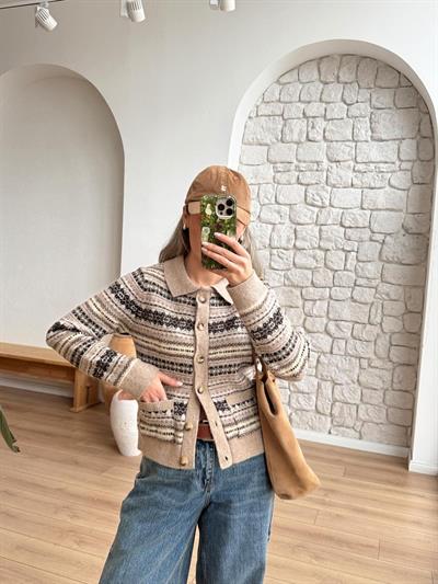 Desenli Bej Rengi Hırka