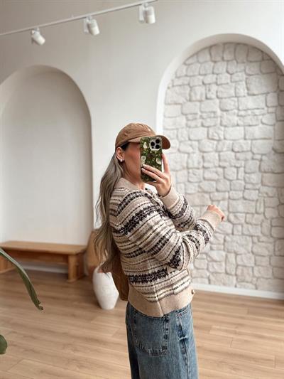 Desenli Bej Rengi Hırka