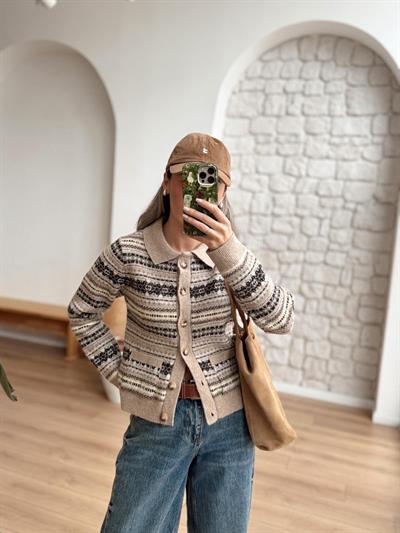 Desenli Bej Rengi Hırka