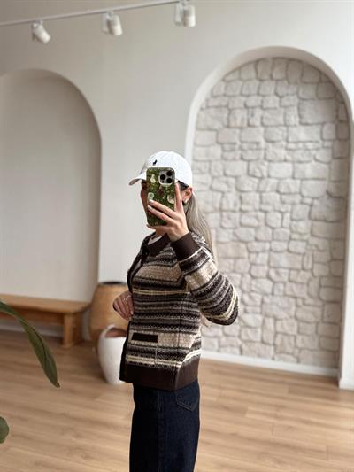 Desenli Kahverengi Hırka