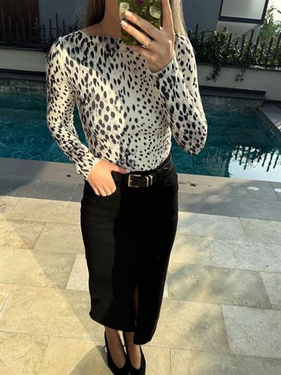 Desenli Krem Rengi Bluz